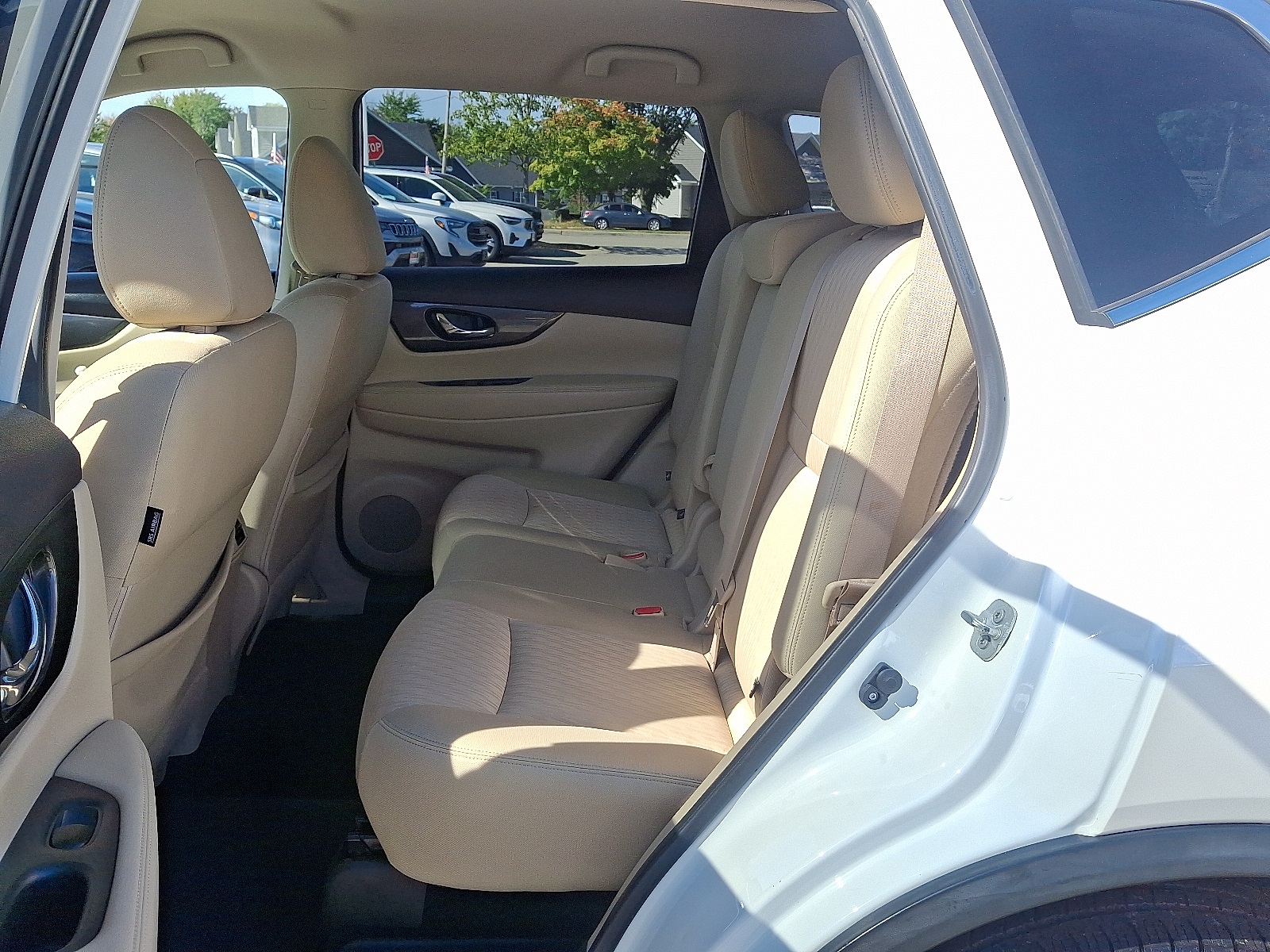 2019 Nissan Rogue SV photo 8