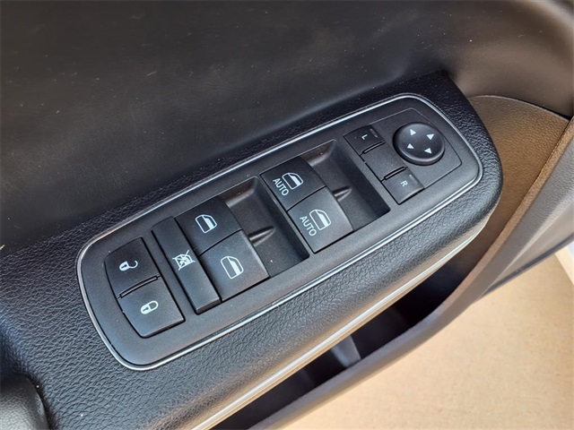 2022 Dodge Charger SXT photo 13