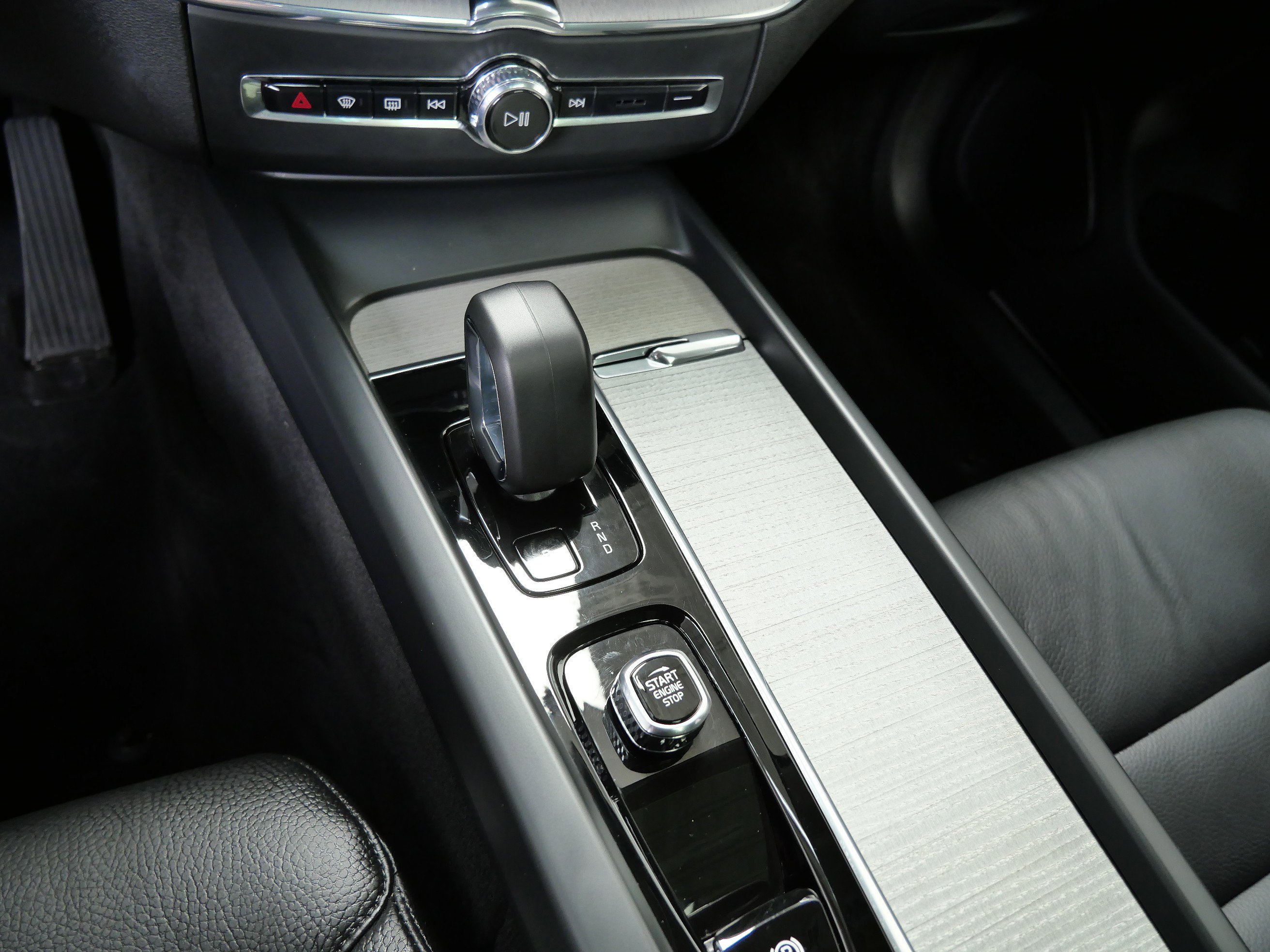 2025 Volvo XC60 Plus photo 21