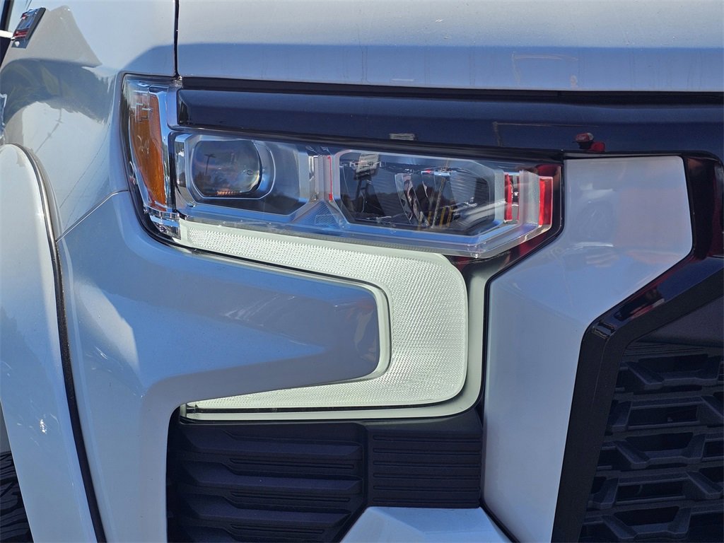 2025 Chevrolet Silverado RST photo 4