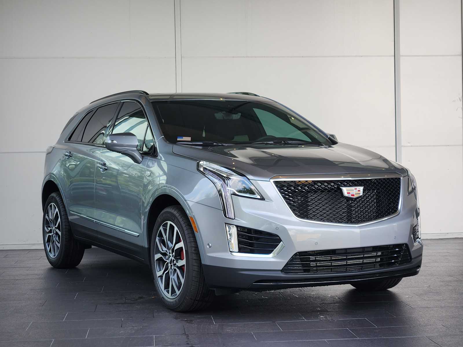 2025 Cadillac XT5 Sport photo 2