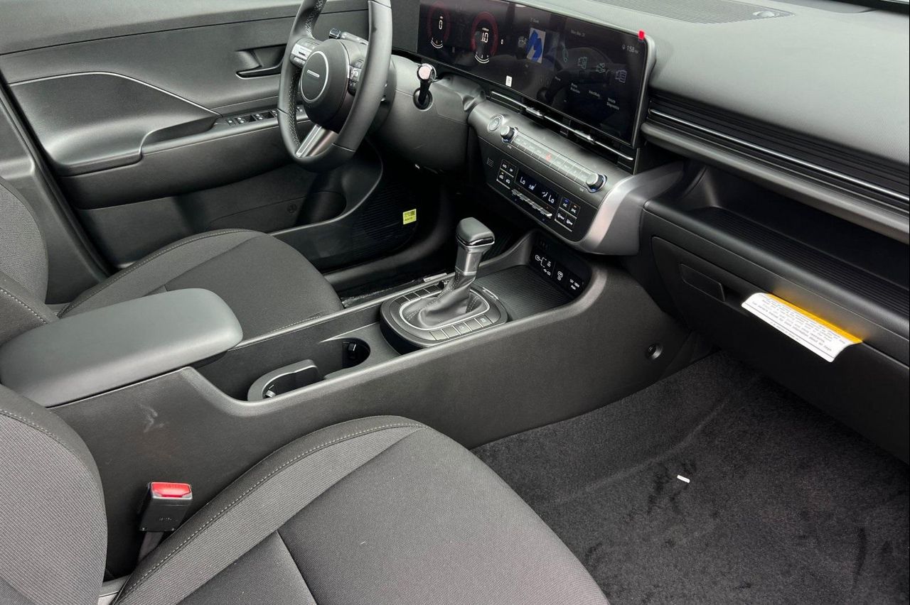 2025 Hyundai Kona SEL photo 17