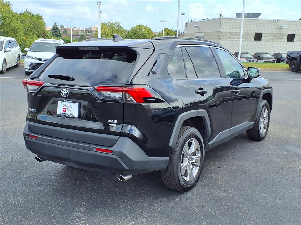 2025 Toyota RAV4 XLE photo 3