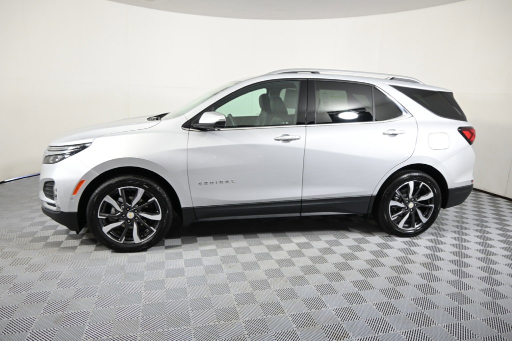 Used 2022 Chevrolet Equinox Premier with VIN 2GNAXNEV9N6147957 for sale in Forest Lake, Minnesota