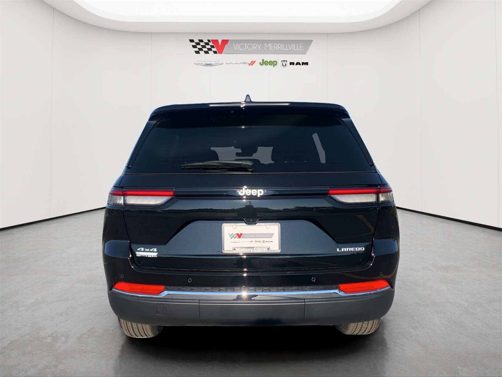 2025 Jeep Grand Cherokee Laredo photo 3