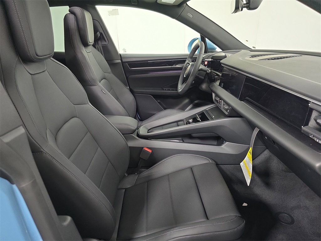 2025 Porsche Macan Electric photo 25