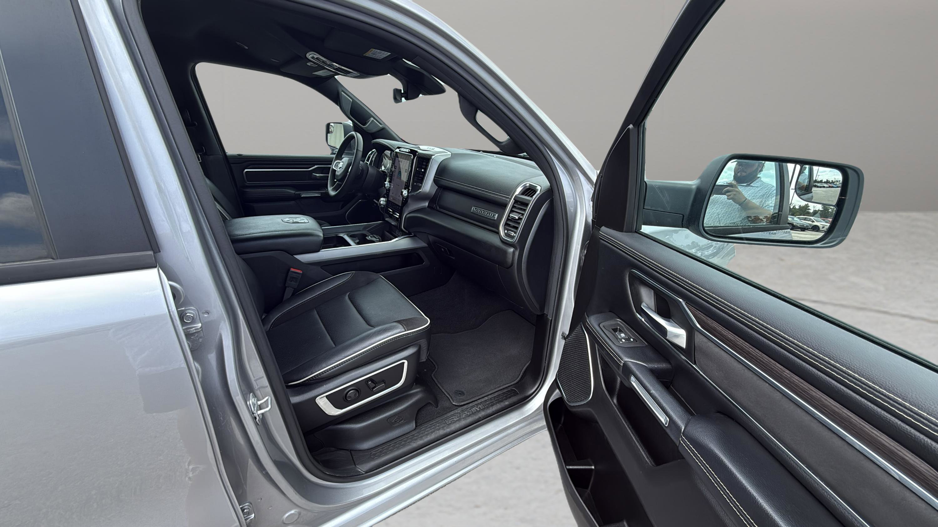 2025 Ram 1500 Laramie photo 2