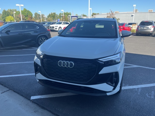 2024 Audi Q4 E-tron Premium photo 2