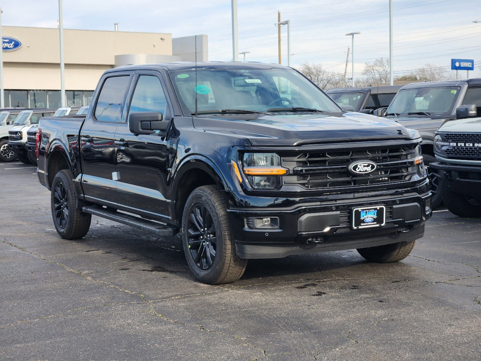 2025 Ford F-150 XLT photo 2