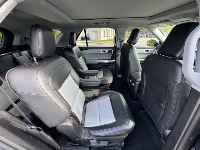 2023 Ford Explorer XLT photo 12