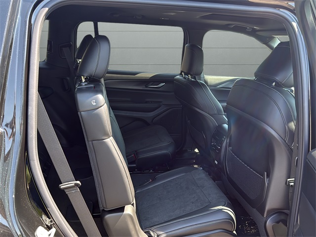 2025 Jeep Grand Cherokee Altitude X photo 11