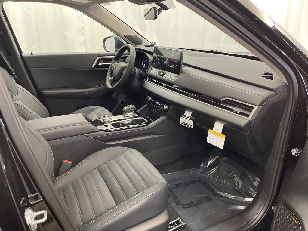 2025 Mitsubishi Outlander SE photo 20