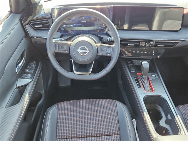 2025 Nissan Kicks SR photo 4