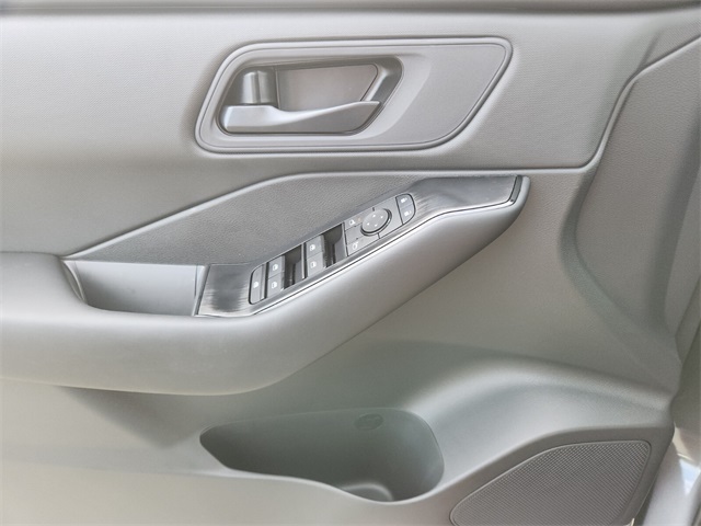 2026 Nissan Rogue S photo 16