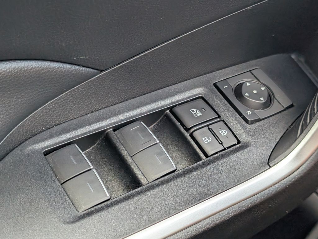 2023 Toyota RAV4 Hybrid XLE photo 12