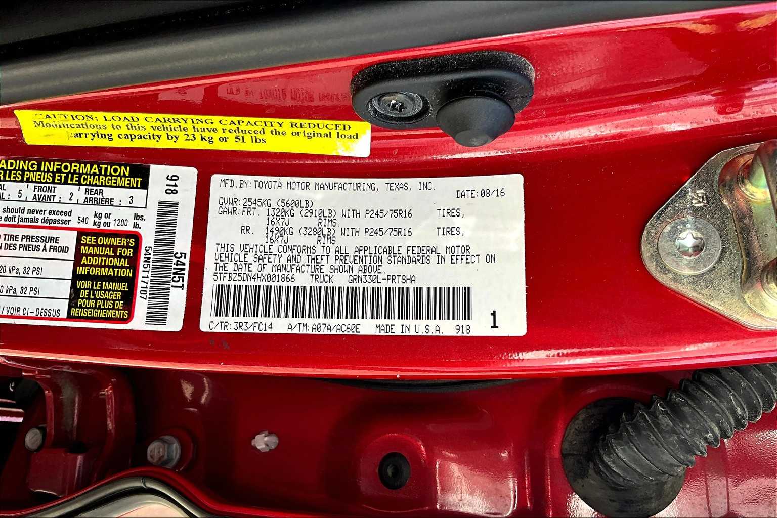 2017 Toyota Tacoma SR5 photo 33