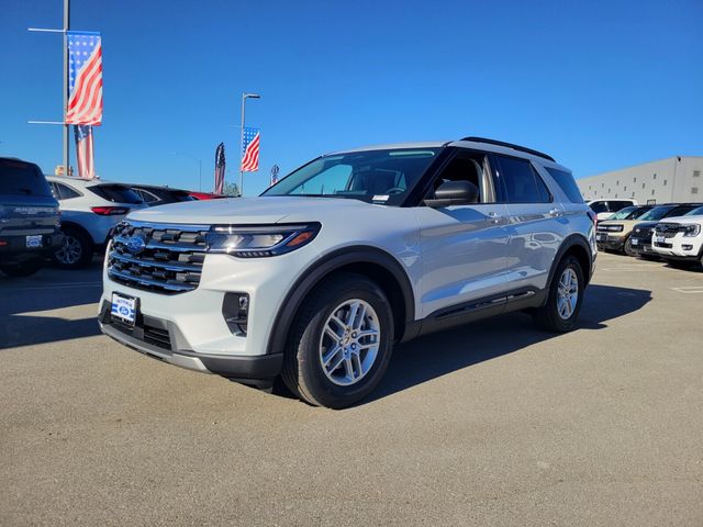 2026 Ford Explorer photo 2