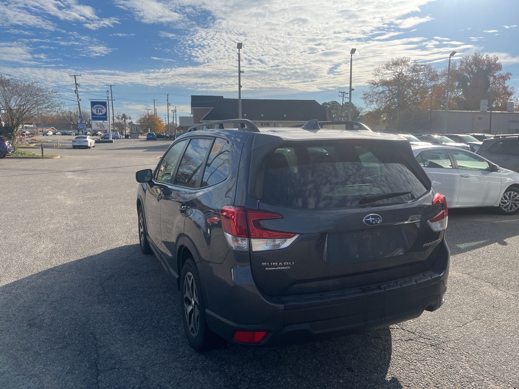 2023 Subaru Forester Premium photo 2