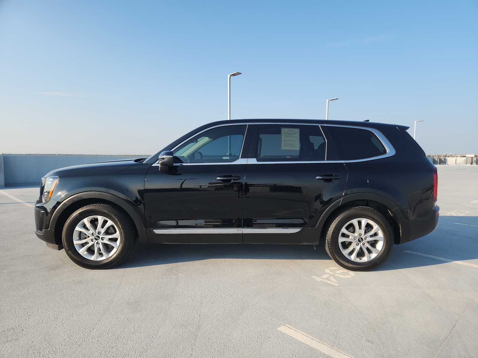 2021 Kia Telluride LX photo 3
