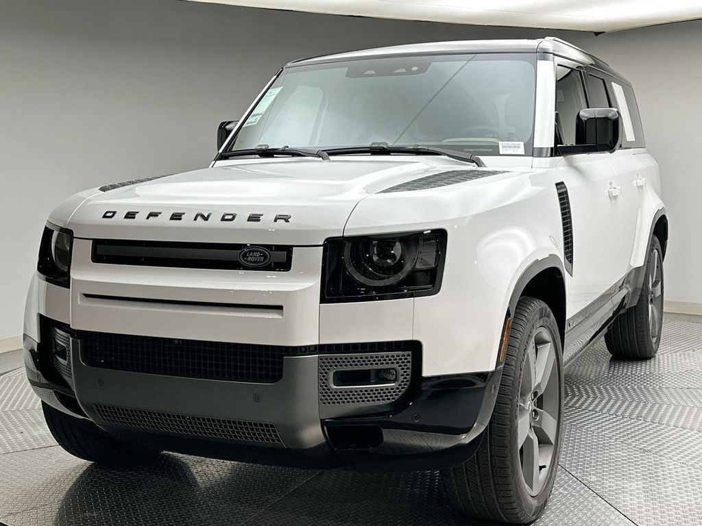 2025 Land Rover Defender V8's photo