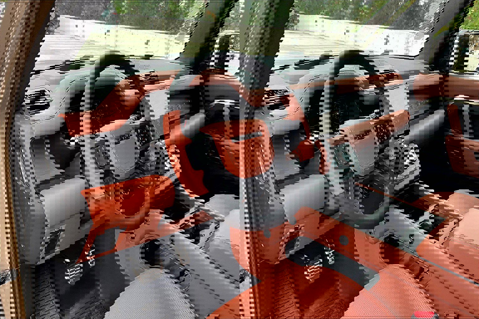 2025 Land Rover Defender 110 photo 4