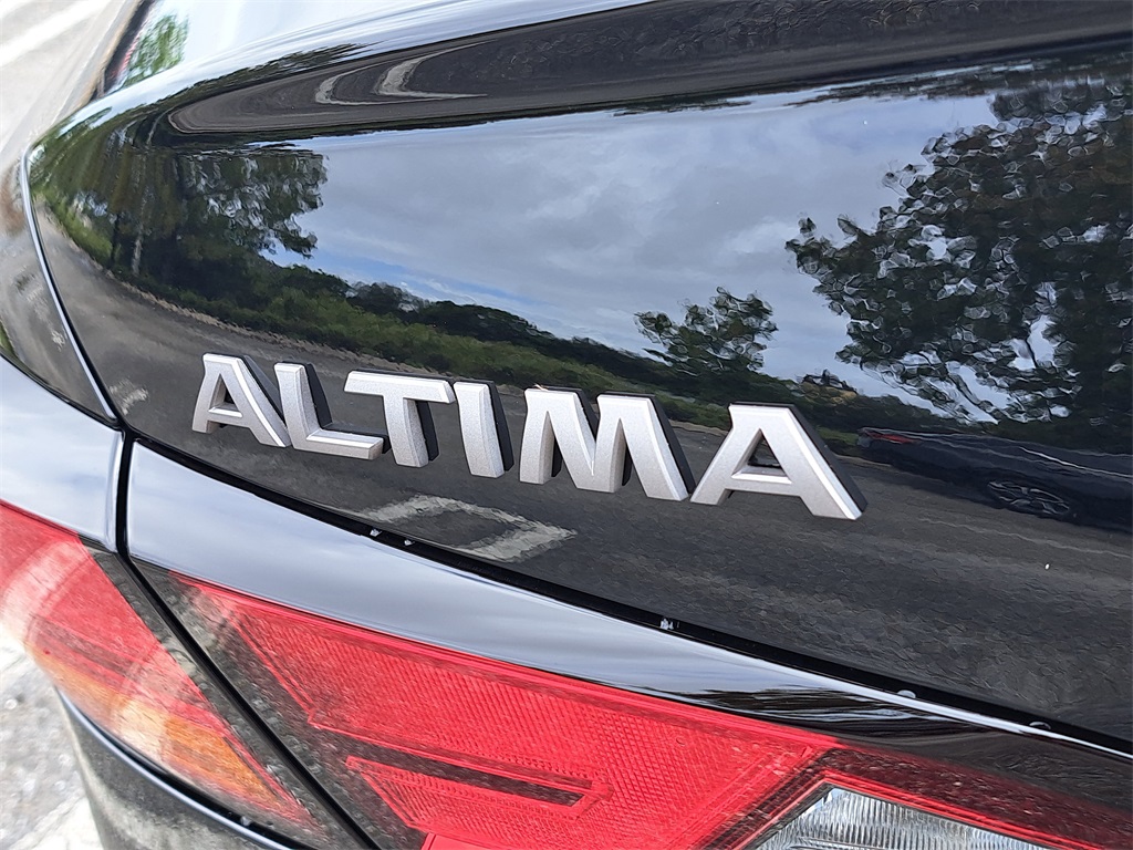 2025 Nissan Altima 2.5 SR photo 9