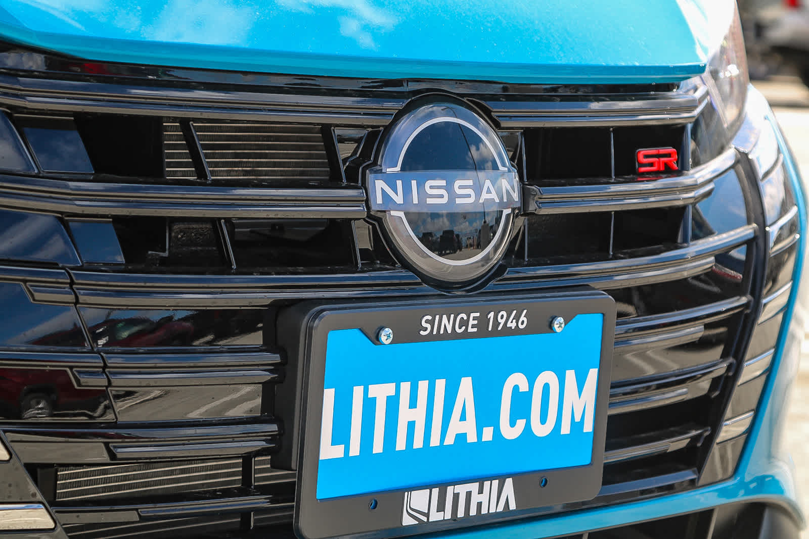 2025 Nissan Versa SR photo 4