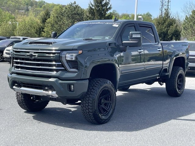 2025 Chevrolet Silverado 2500HD LTZ photo 4