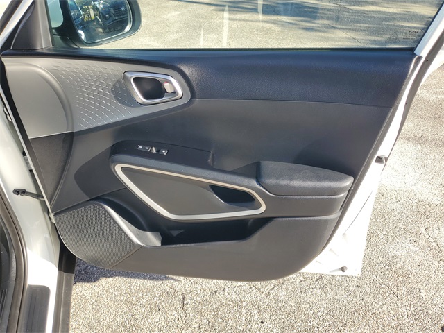 2023 Kia Soul LX photo 32