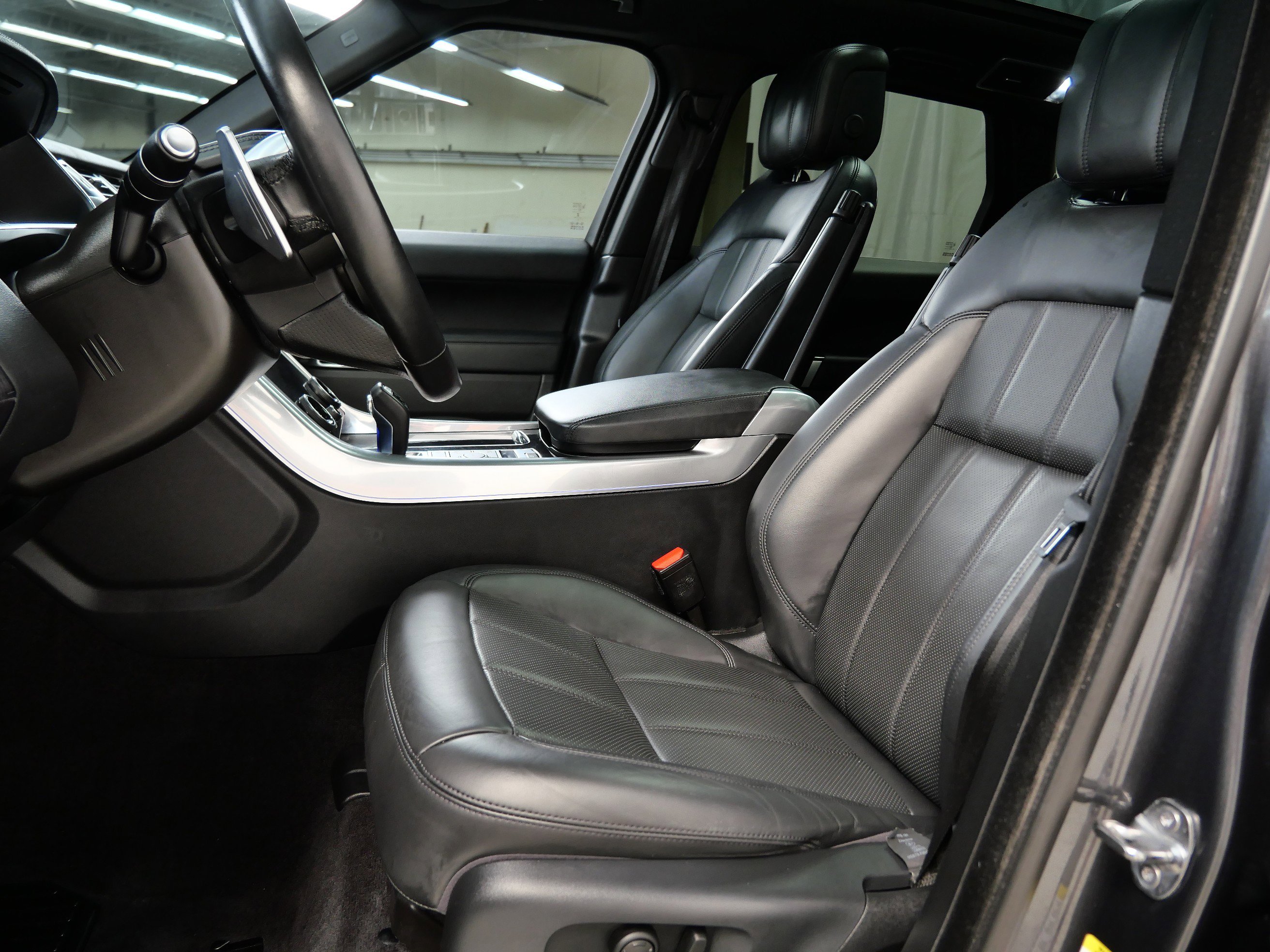 2021 Land Rover Range Rover Sport HSE Silver Edition photo 2