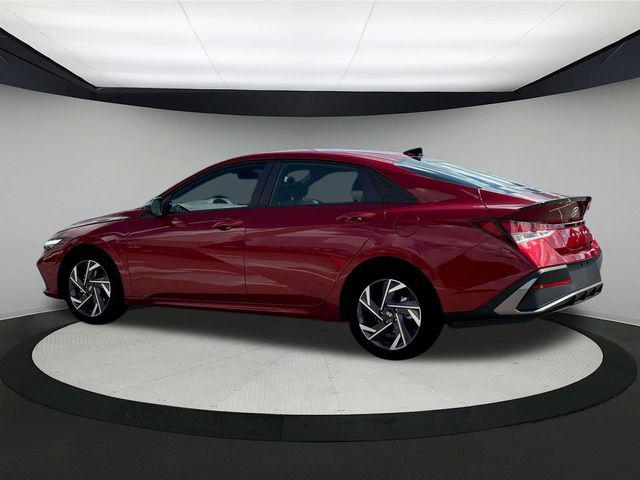2025 Hyundai Elantra SEL Sport photo 4