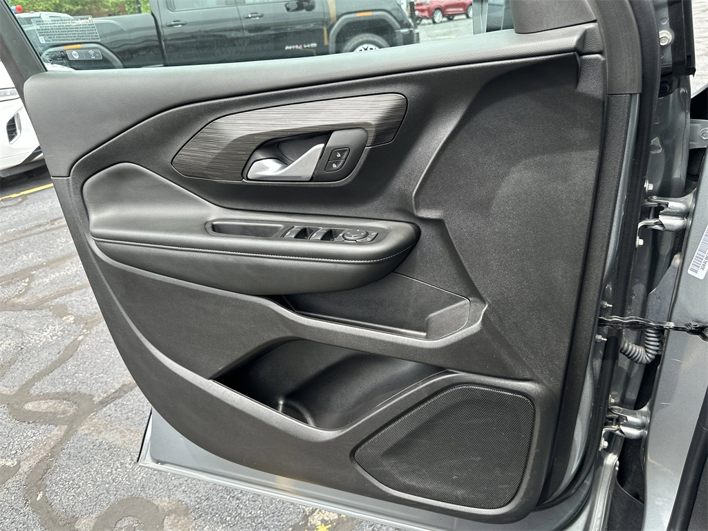 2024 GMC TERRAIN - Image 18