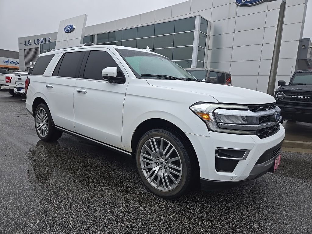 2023 Ford Expedition Limited's photo