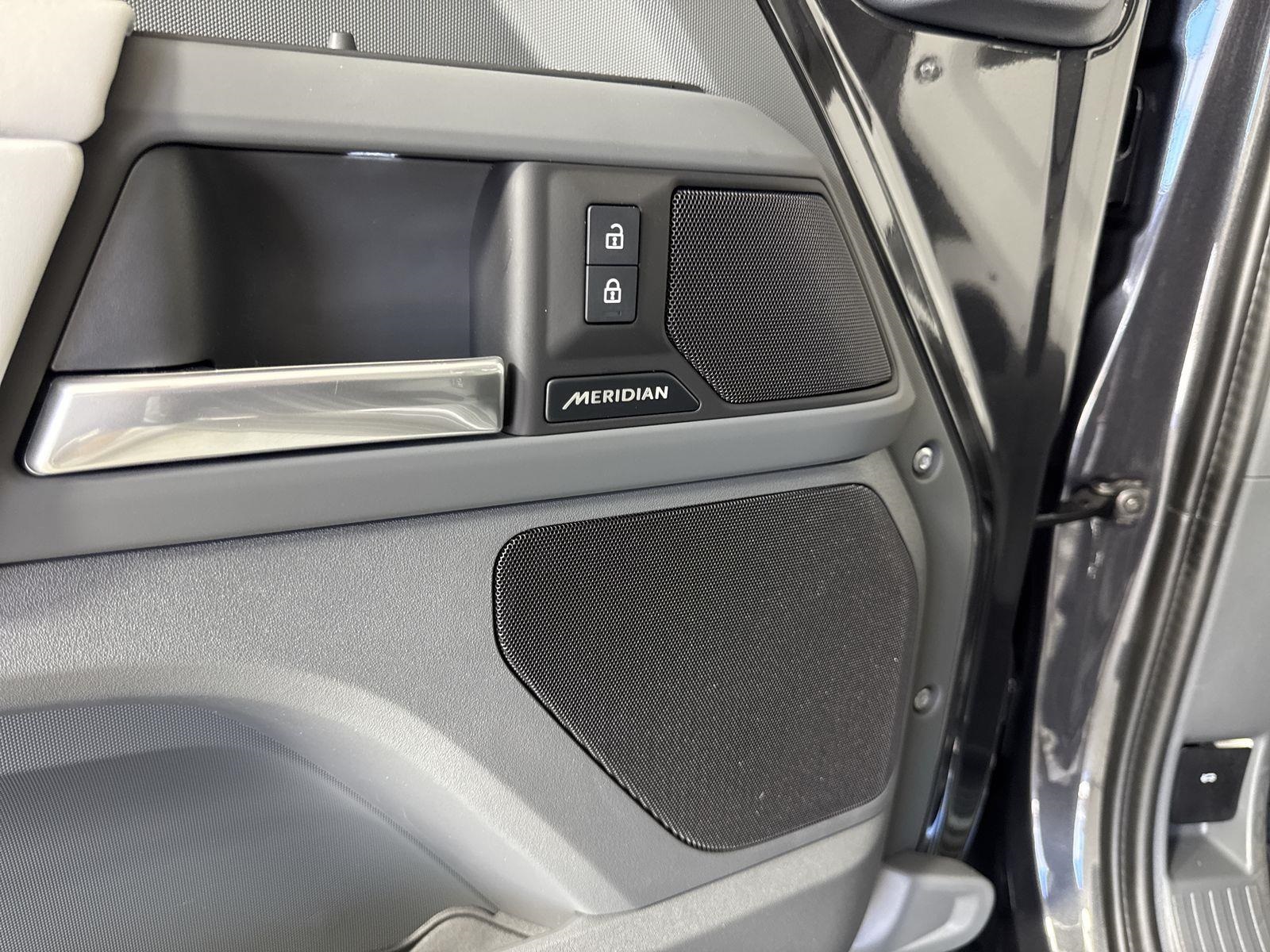 2025 Land Rover Defender 130 S photo 22