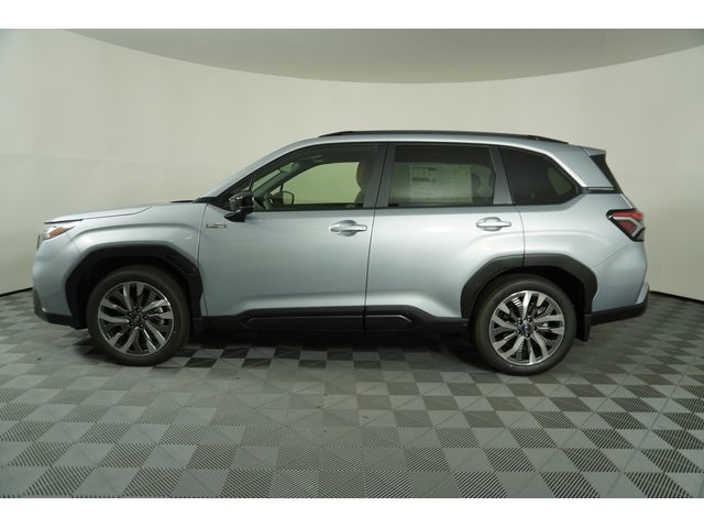 2025 Subaru Forester Touring photo 4