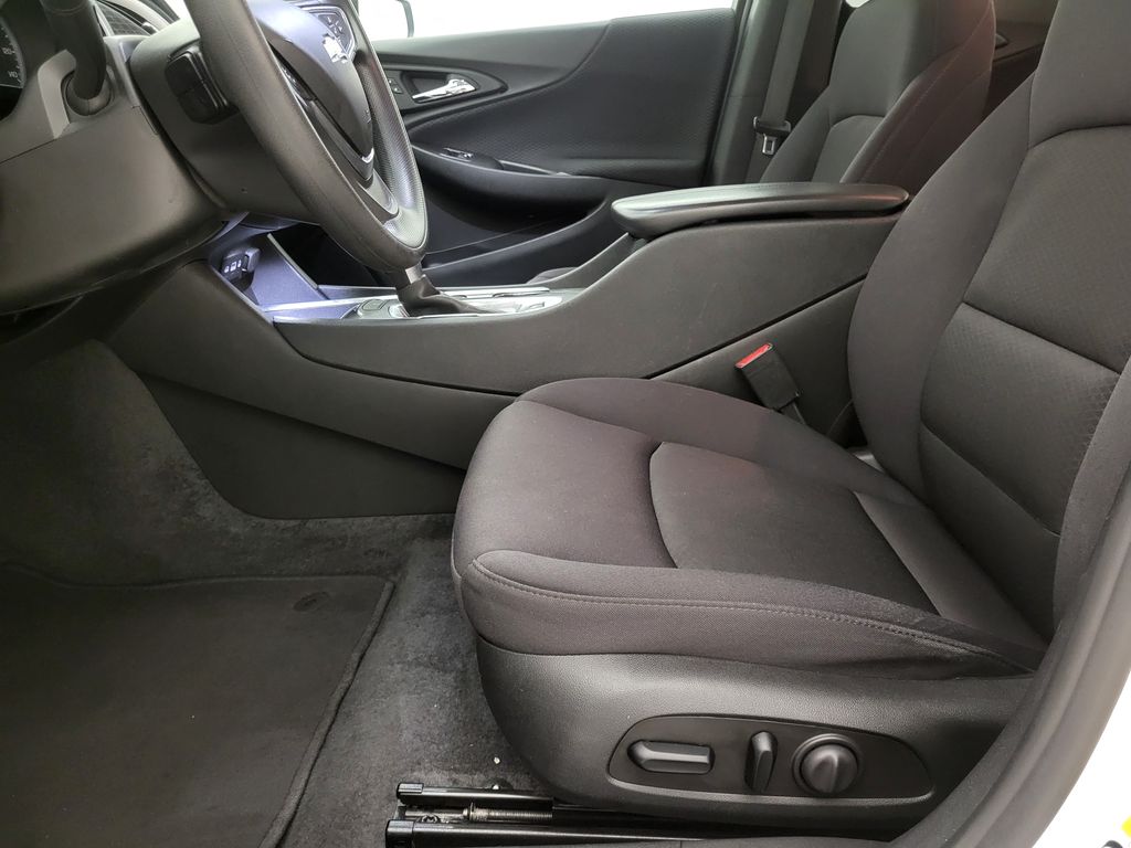2023 Chevrolet Malibu 1LT photo 2