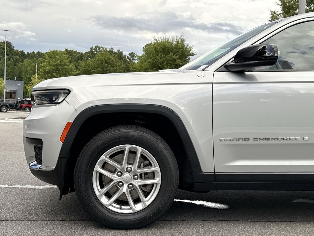 2021 Jeep Grand Cherokee Laredo photo 9