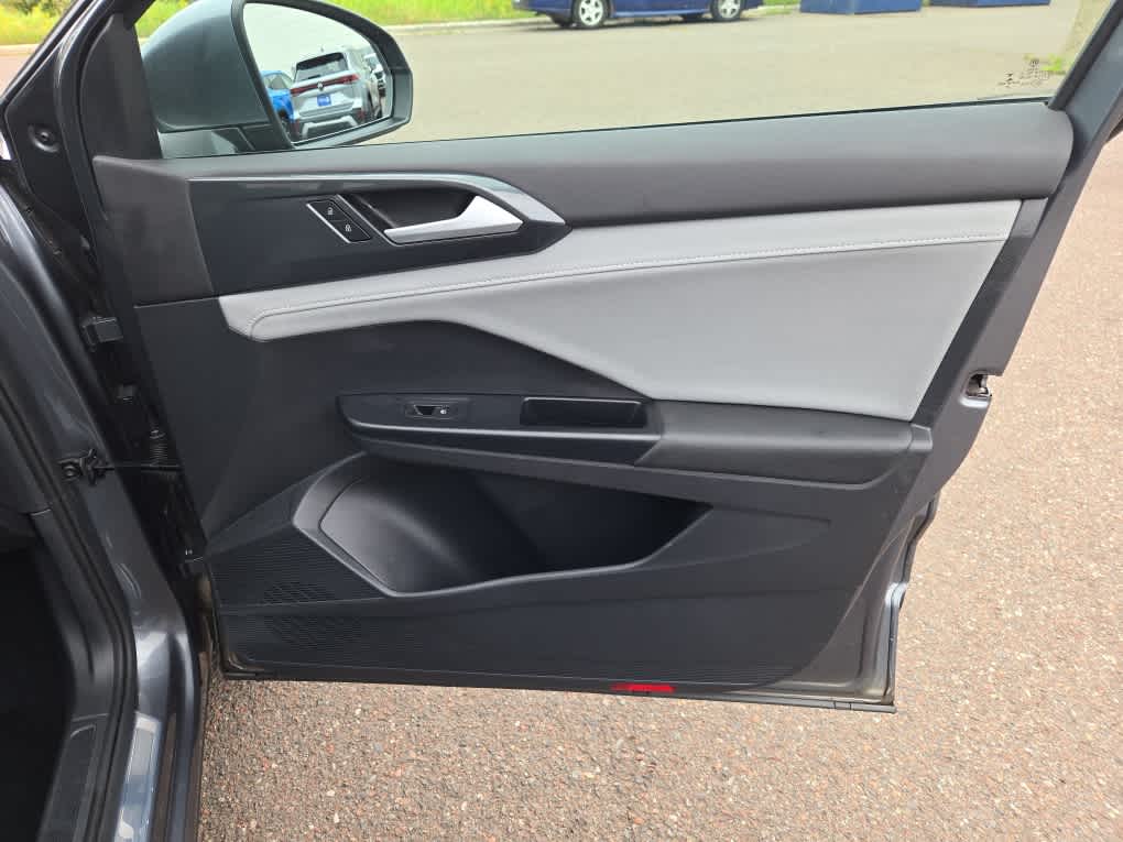 2022 Volkswagen Taos SEL photo 35