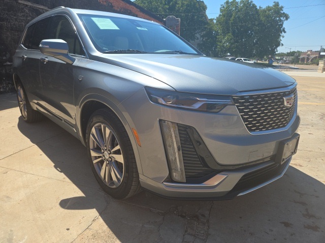 2025 Cadillac XT6 Premium Luxury photo 3