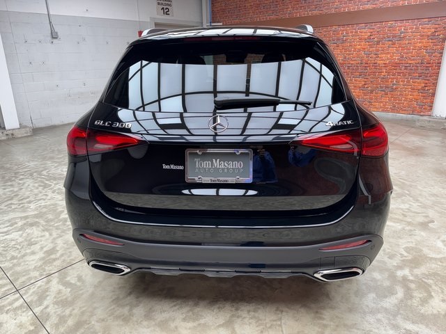 2026 Mercedes Benz GLC 300 4MATIC photo 3