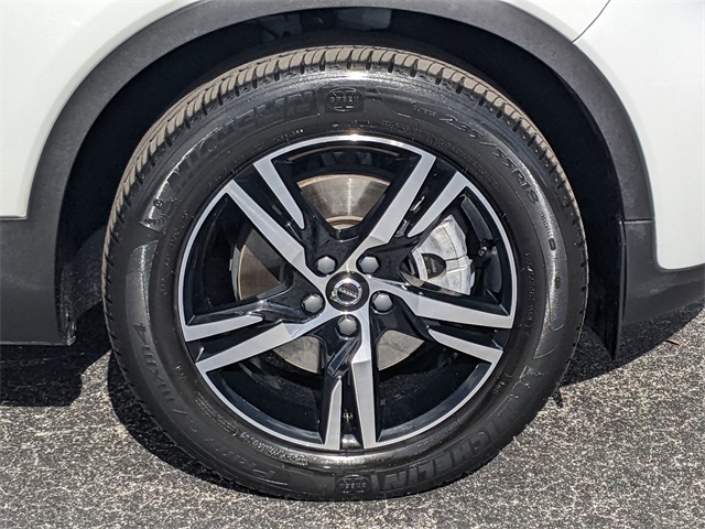 2024 Volvo XC40 Core photo 8