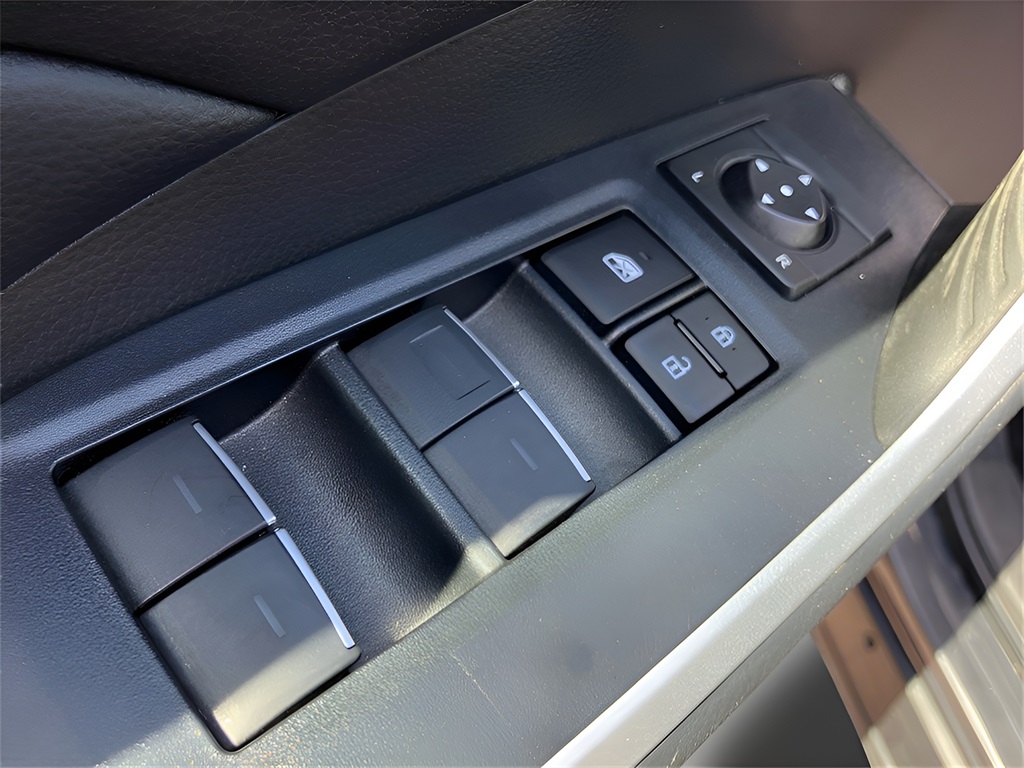 2023 Toyota RAV4 Hybrid XLE Premium photo 10