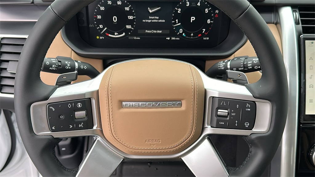 2025 Land Rover Discovery Metropolitan Edition photo 12