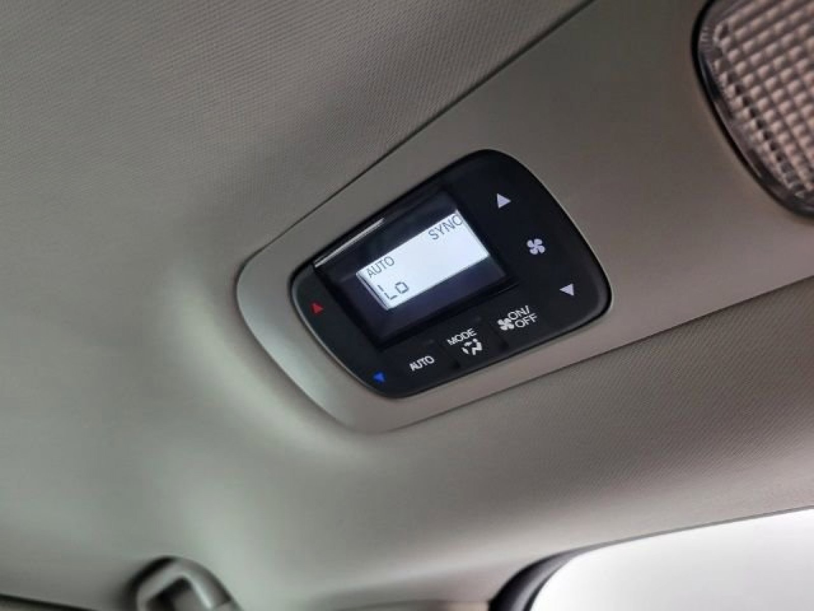 2026 Honda Odyssey Elite photo 3