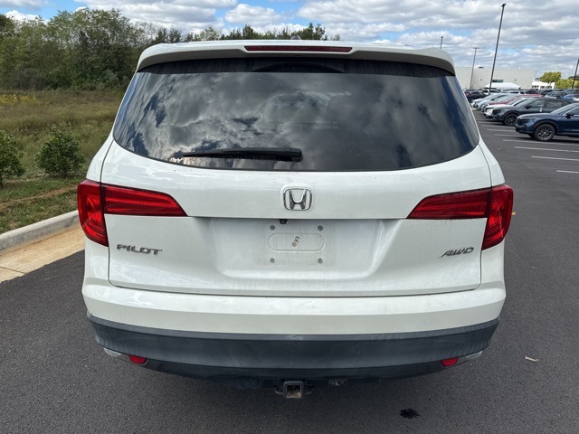 2017 Honda Pilot EX photo 2