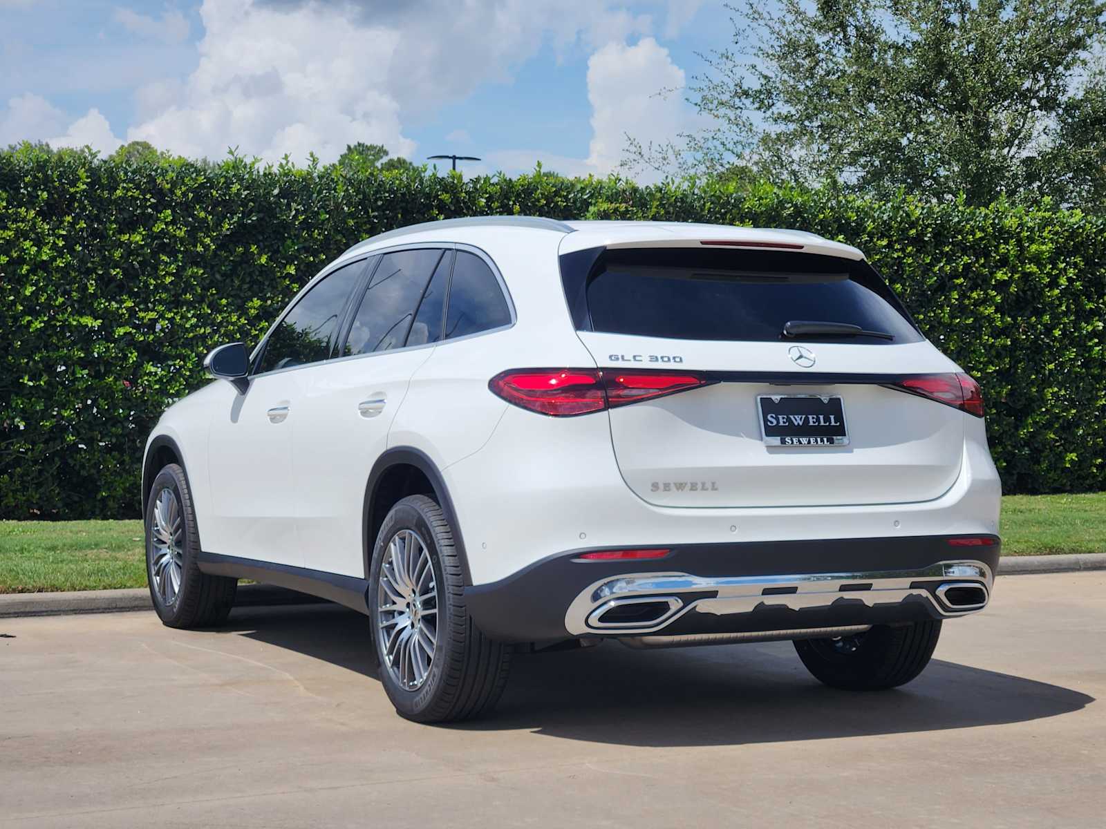 2026 Mercedes Benz GLC 300 photo 3