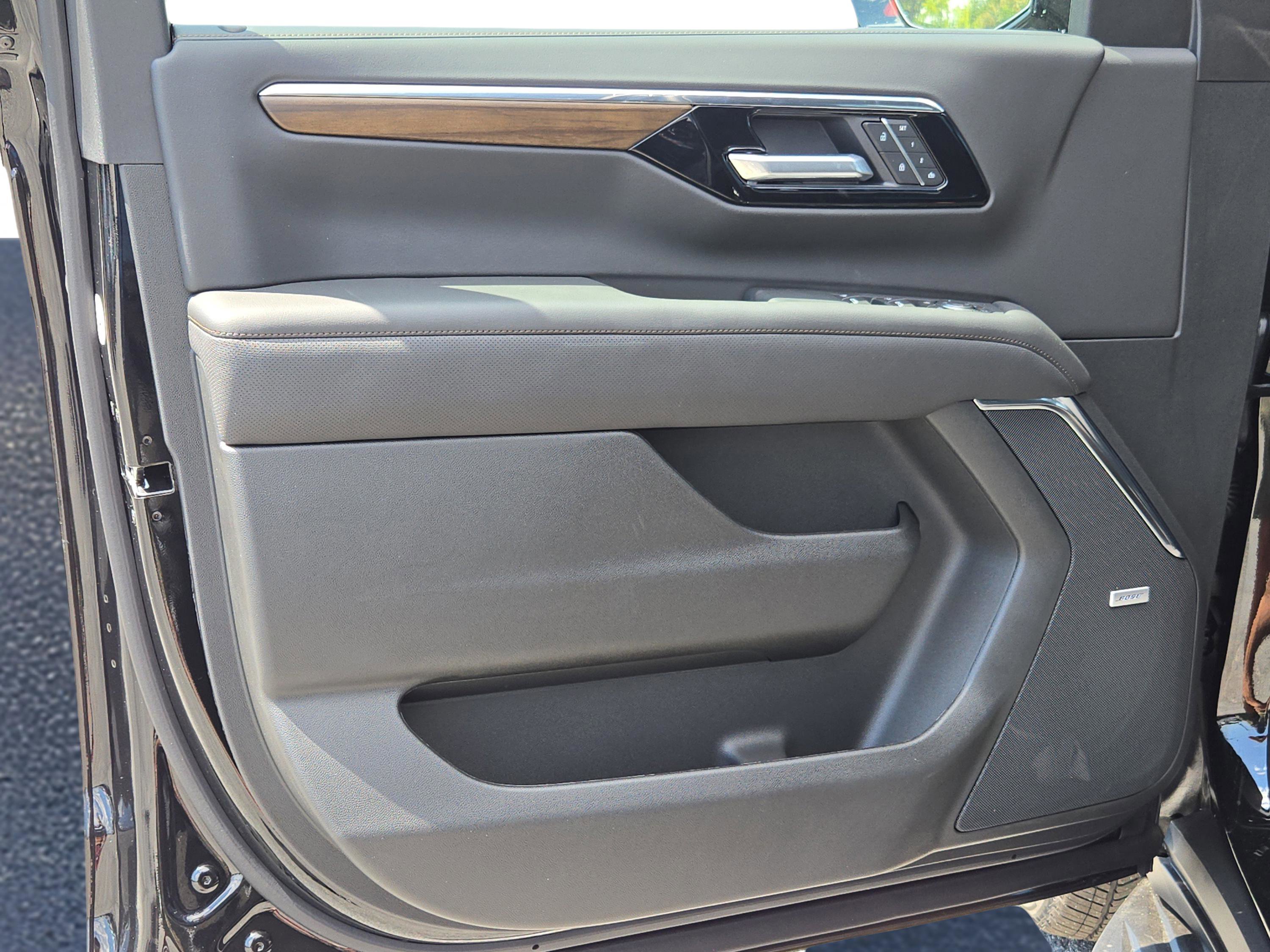 2025 Chevrolet Tahoe High Country photo 14