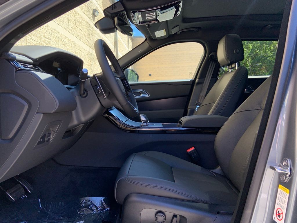 2026 Land Rover Range Rover Velar SE photo 11