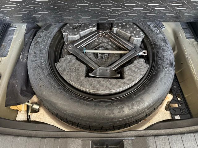 2019 Toyota RAV4 LE photo 32