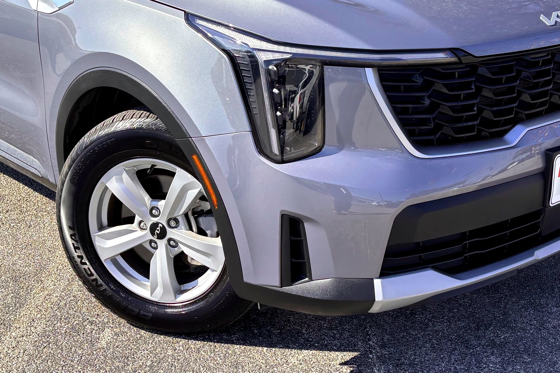 2025 Kia Sorento LX photo 2